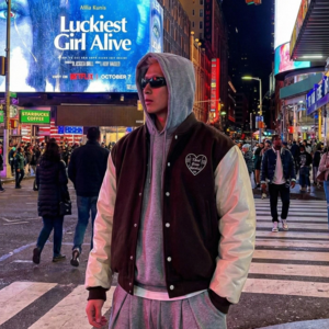 6온스 하트 숄더 레더 바시티 점퍼 2COLOR 남녀공용 따뜻한 레터링 빅사이즈 도프룸