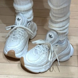아디다스 오리지널 오즈베누즈 퀄팅 코어 키높이 운동화 화이트 HQ2643